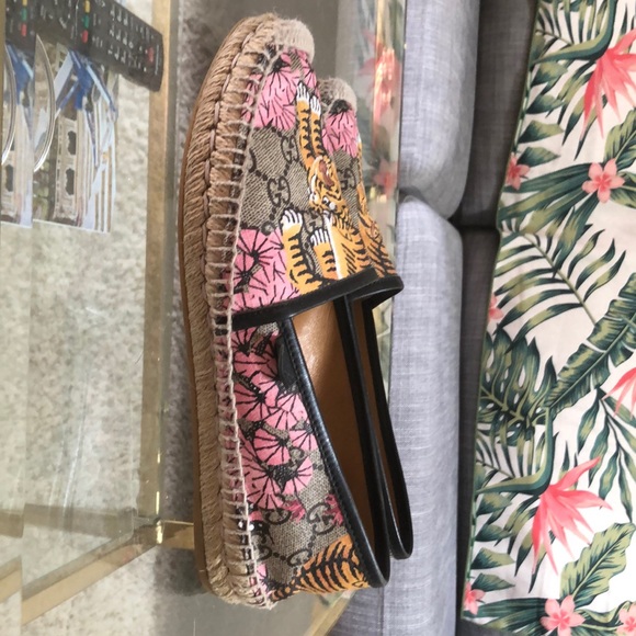 Gucci espradilles with tiger and pink flow… - Picture 3 of 8